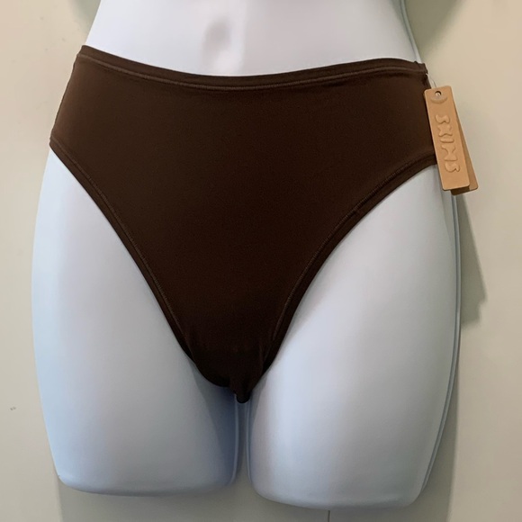 SKIMS Cheeky Brief ( Color COCOA )Size M - Picture 7 of 9
